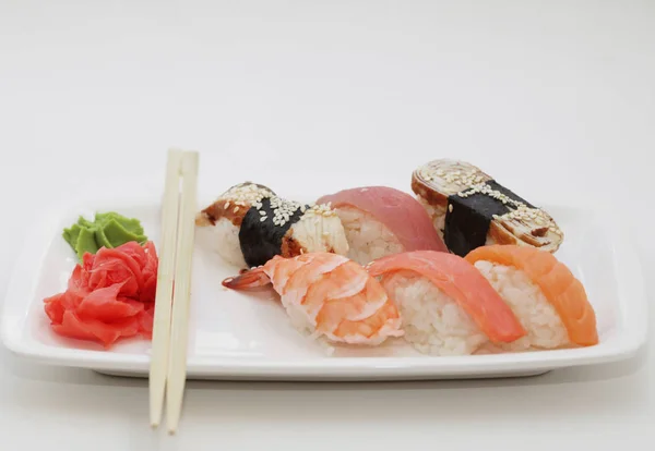 Suşi. iyi japon yemekleri. resmi yakınlat — Stok fotoğraf