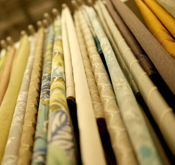 Colorful fabrics in the store. close up — Stock Photo, Image