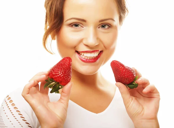 Gezond eten, eten en dieet concept-jonge mooie gelukkig lachende vrouw met aardbei — Stockfoto