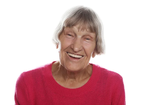 Velho feliz mulher surpreso sobre fundo branco, conceito de estilo de vida — Fotografia de Stock