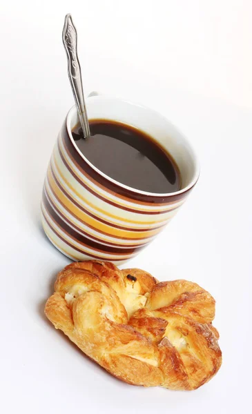 Chocoladetaart met een kop koffie — Stockfoto