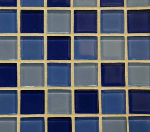 İnce seramik karoların dokusu kapanıyor