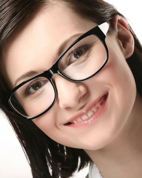 Mulher de negócios retrato sorrindo usando óculos sobre um fundo branco — Fotografia de Stock