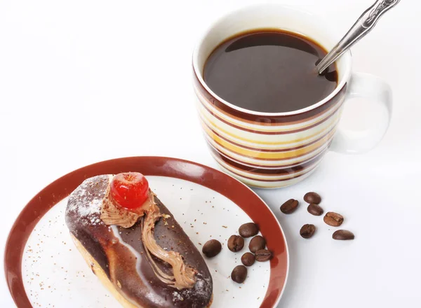 Schokoladenkuchen mit einer Tasse Kaffee — Stockfoto