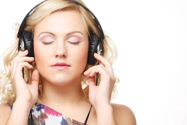 Linda mujer joven con auriculares —  Fotos de Stock