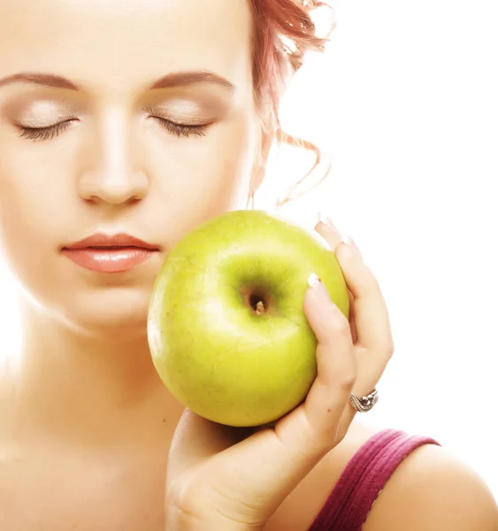 Junge glücklich lächelnde Frau mit Apfel — Stockfoto