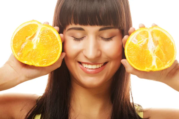 Mulher com laranjas em suas mãos estúdio retrato isolado no whit — Fotografia de Stock