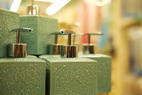 Μπουκάλια για σαπούνι στο κατάστημα close-up εικόνα — Φωτογραφία Αρχείου