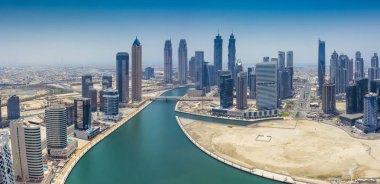 Bir yaz gününde Dubai, Bae şehir merkezinde havadan görünüm.
