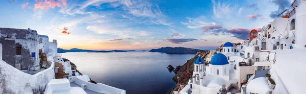 Hermosa Vista Panorámica Isla Santorini Grecia Amanecer Con Cielo Dramático —  Fotos de Stock