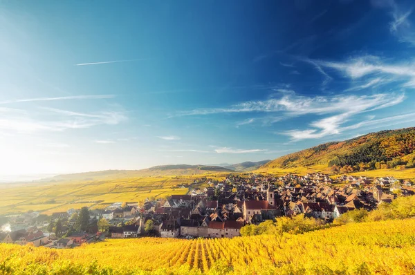 Malerische Herbstliche Berglandschaft Mit Weinbergen Der Nähe Des Historischen Dorfes — Stockfoto