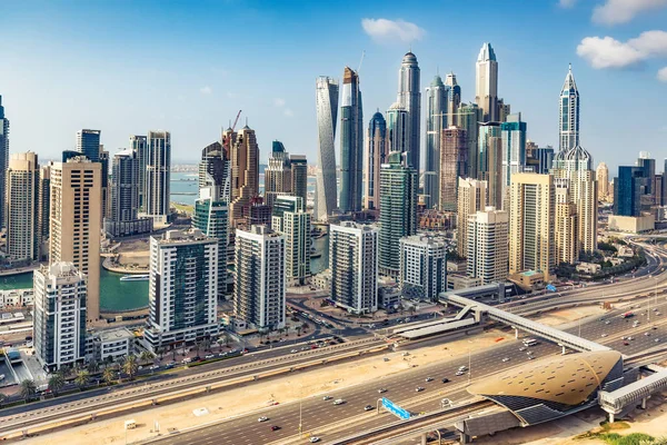 Die Skyline Des Yachthafens Von Dubai Uae Mit Wolkenkratzern Der — Stockfoto