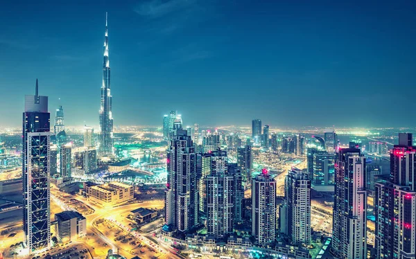 Kolorowa Nocna Panorama Dużego Nowoczesnego Miasta Dubai Zjednoczone Emiraty Arabskie Zdjęcia Stockowe bez tantiem