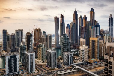 Dubai Marina, Bae fütüristik mimarisi. Seyahat arka planı. 