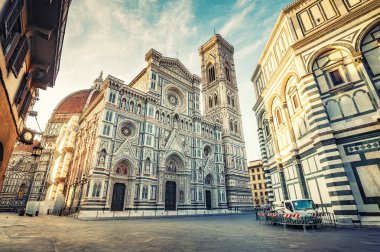 Yaz sabahı Floransa, İtalya'daki Santa Maria del Fiore katedrali.