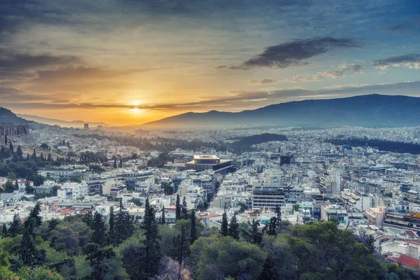 希腊雅典的全景 日出时 风景旅游背景与戏剧性的天空 — 图库照片