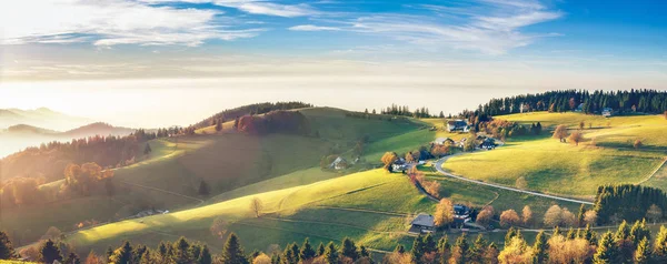 德国黑森林风景秀丽的秋山景观 全景视图 — 图库照片