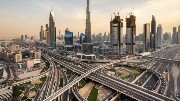 Flygutsikt Över Downtown Dubai Uae Med Motorvägar Och Skyskrapor Timelapse — Stockvideo