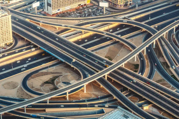 Letecký Pohled Dálniční Křižovatku Malým Provozem Dubaji Uae Při Západu — Stock fotografie