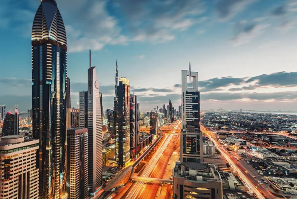 Die Malerische Skyline Einer Futuristischen Großstadt Mit Den Höchsten Wolkenkratzern — Stockfoto