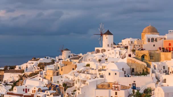 Hermosa Vista Las Iglesias Pueblo Oia Santorini Cronograma — Vídeos de Stock