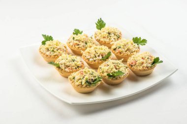 Somon füme, krem peynir, dereotu ve Horseradish Pate çavdar ekmek dilimleri üzerinde