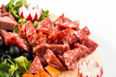 plaka kurulu et ve peynir ile. İtalyan tarzı ziyafet.