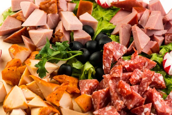 plaka kurulu et ve peynir ile. İtalyan tarzı ziyafet.