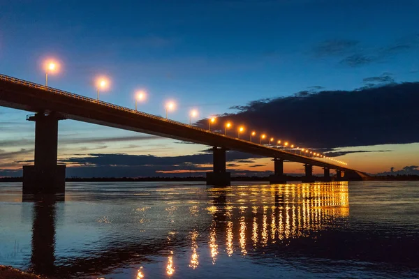 Puente de Rusia en la isla de Ussuri cerca de Jabárovsk, Rusia — Foto de Stock