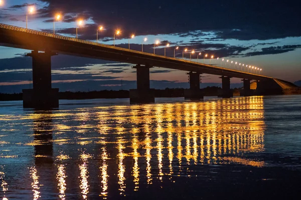 Puente de Rusia en la isla de Ussuri cerca de Jabárovsk, Rusia — Foto de Stock