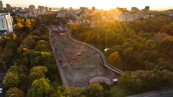 Khabarovsk Park in the city center. city ponds. autumn. the view from the top. taken by drone. — Stock Photo, Image