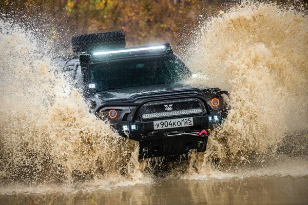 KHABAROVSK, RUSSIA - 7 ottobre 2018: Toyota Tacoma quick ride on a offroad — Foto Stock