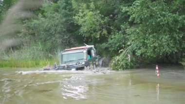 Araba Suv sürücü Ford 4 x 4 çamur ile