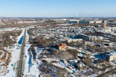 Amur Nehri Doğu Rusya Habarovsk şehir içinde geçen Khabarovsk Köprüsü-karayolu ve demiryolu köprüsü. Uçak fotoğrafları