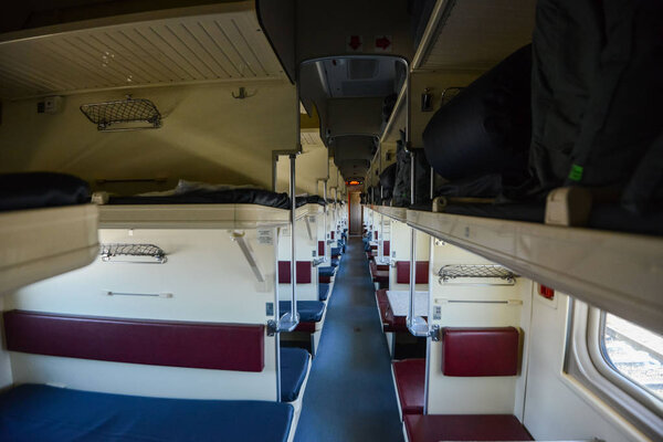 Интерьер поезда Транссибирский экспресс, соединяющего Москву с Дальним Востоком России, заканчивается во Владивостоке
