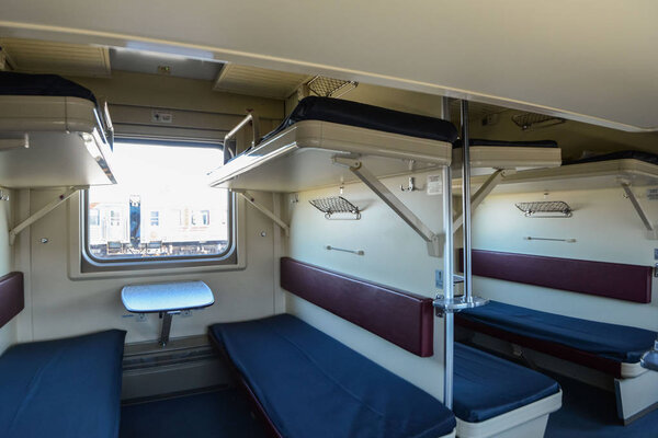 Интерьер поезда Транссибирский экспресс, соединяющего Москву с Дальним Востоком России, заканчивается во Владивостоке
