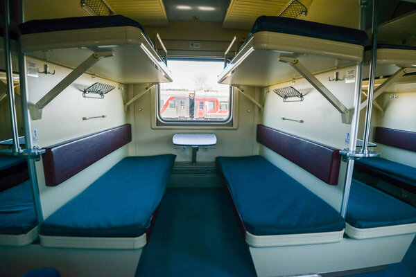 Интерьер поезда Транссибирский экспресс, соединяющего Москву с Дальним Востоком России, заканчивается во Владивостоке
