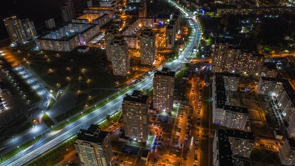 Jabárovsk, Rusia - 05 de octubre de 2018: vista nocturna desde el dron cerca de la escena de la ciudad de Erofey en Jabárovsk . — Foto de Stock