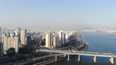 Seul, Güney Kore'nin havadan görünümü şehir manzarası. Nehir, şehir ve dağ ile Seul Drone Görünümü. Seul şehir silueti, Seul'ün havadan görünümü