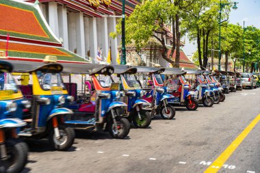 Tayland, Bangkok 20-2019: Bangkok sokaklarında tuk tuk