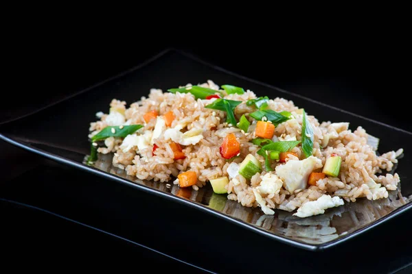 Sepiring makanan dengan nasi dan sayuran — Stok Foto