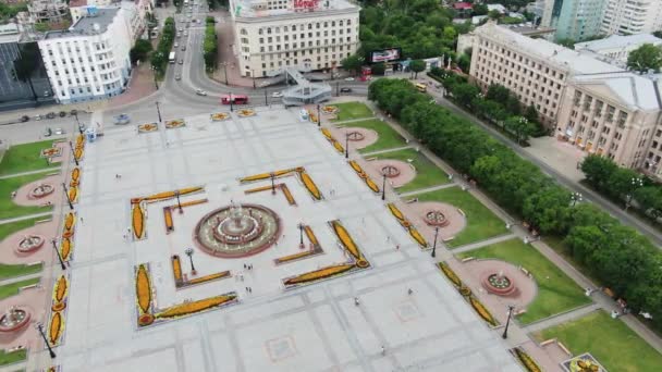 ロシア広場の噴水の上に空の景色ハバロフスクレーニン広場 — ストック動画