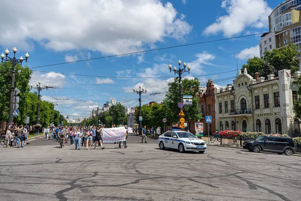 KHABAROVSK,ロシア- 2020年7月11日: Furgal Sergey Ivanovich.ハバロフスク地方の知事を支援するためのピケット — ストック写真