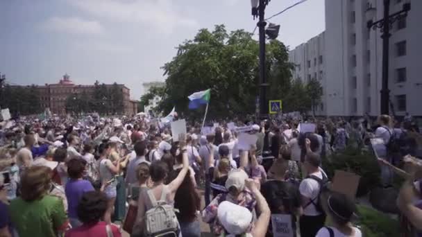 KHABAROVSK, RUSSIA - 18 Temmuz 2020: Furgal Sergey Ivanovich. Khabarovsk bölgesinin valisini desteklemek için grev. — Stok video