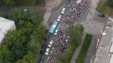 KHABAROVSK, RUSSIA - 25 Temmuz 2020: Furgal Sergey Ivanovich. Khabarovsk bölgesinin valisini desteklemek için grev. Yukarıdan görünüm