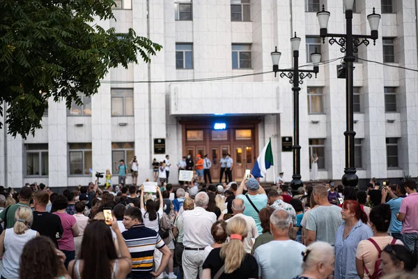 科斯塔罗夫斯克，俄罗斯- 2020年7月25日：Furgal Sergey Ivanovich 。支持哈巴罗夫斯克地区州长的抗议活动。从上往下看 — 图库照片