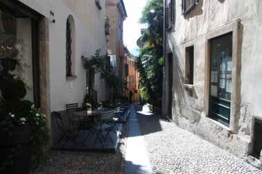 Yazın Locarno eski kasaba dar sokakları