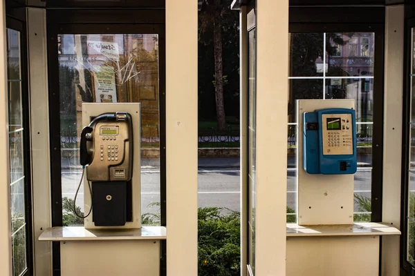 Två Typer Telefonkiosker Gång Populär Historien Telekommunikation — Stockfoto