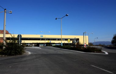 Macaristan 'ın Schengen bölgesinin bir parçası haline gelmesiyle kapatılan terk edilmiş sınır kapısı