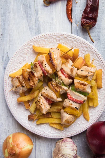 Gegrilltes Hühnerfleisch am Spieß — Stockfoto